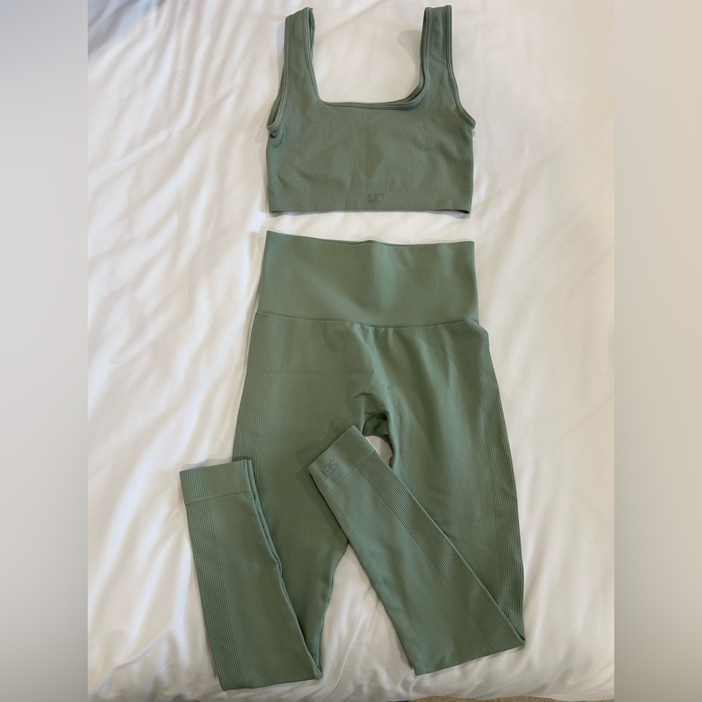 SET Active Sculptflex Olive Bra + Leggings (Sz S)